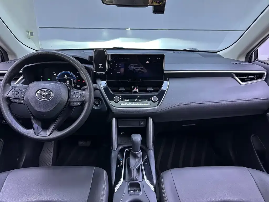 Toyota Corolla Cross — фото 10