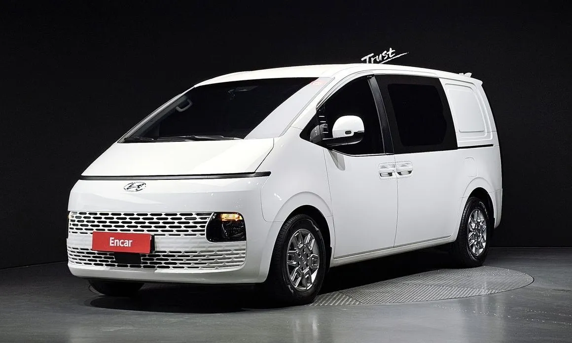 Hyundai Staria — фото 1