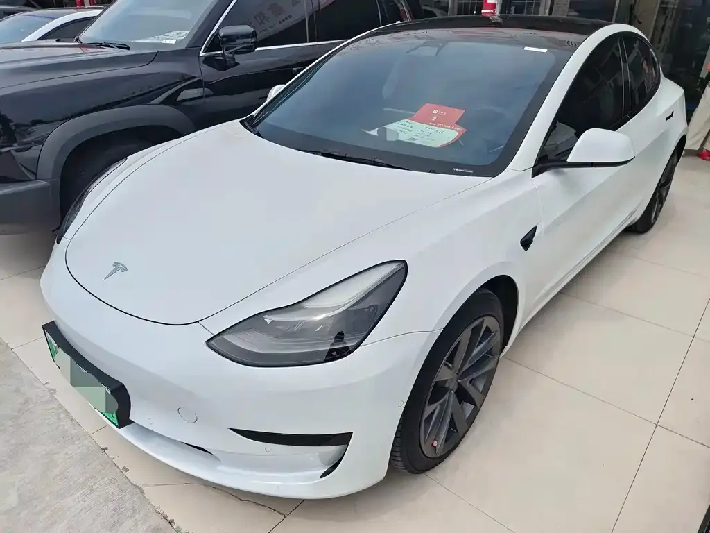 Tesla Model 3 — фото 1