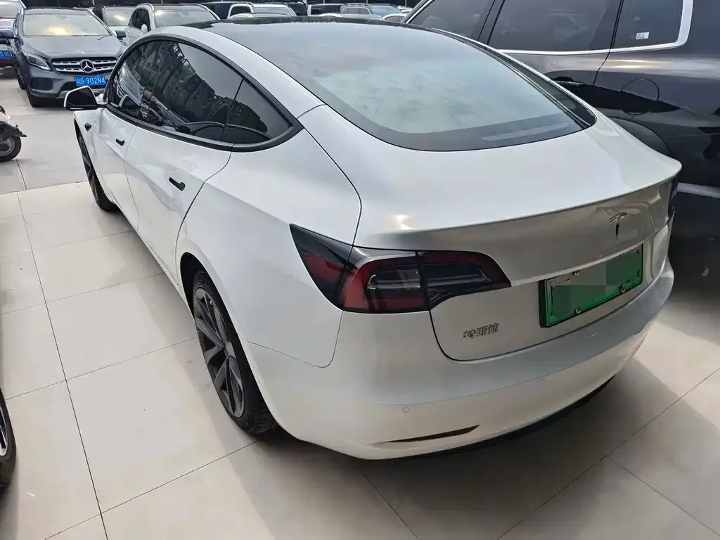 Tesla Model 3 — фото 2