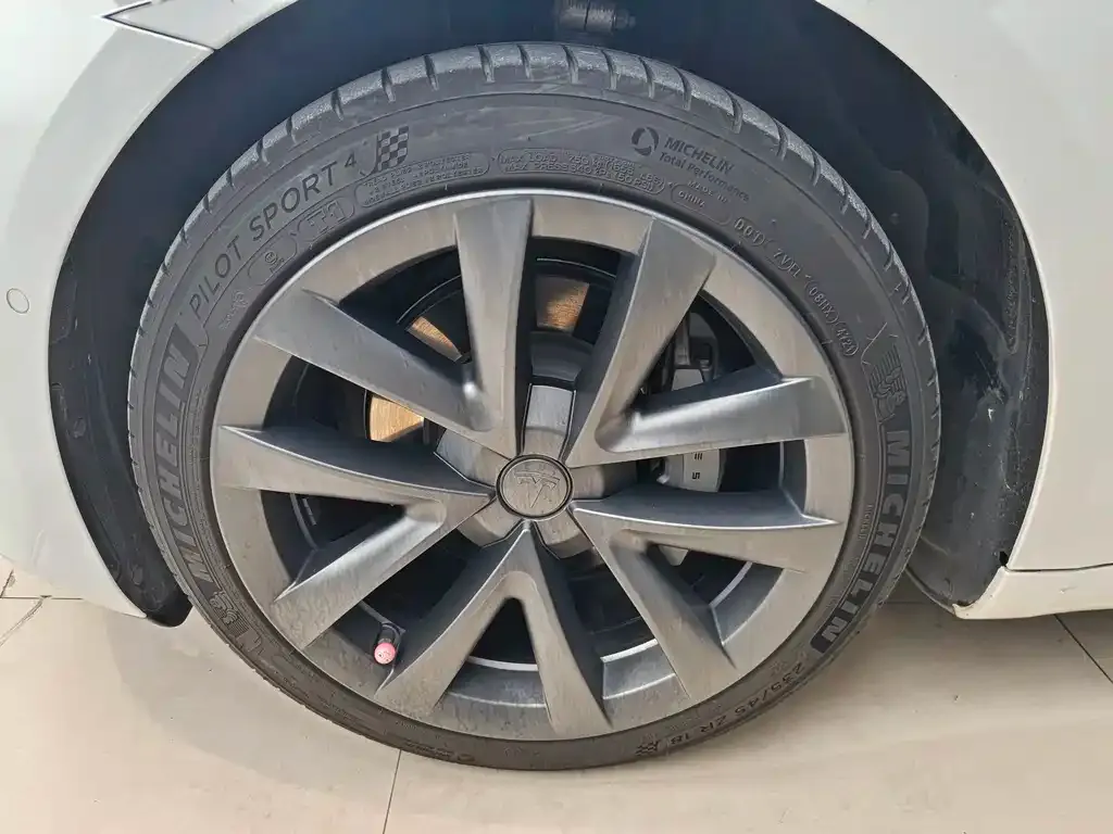 Tesla Model 3 — фото 6