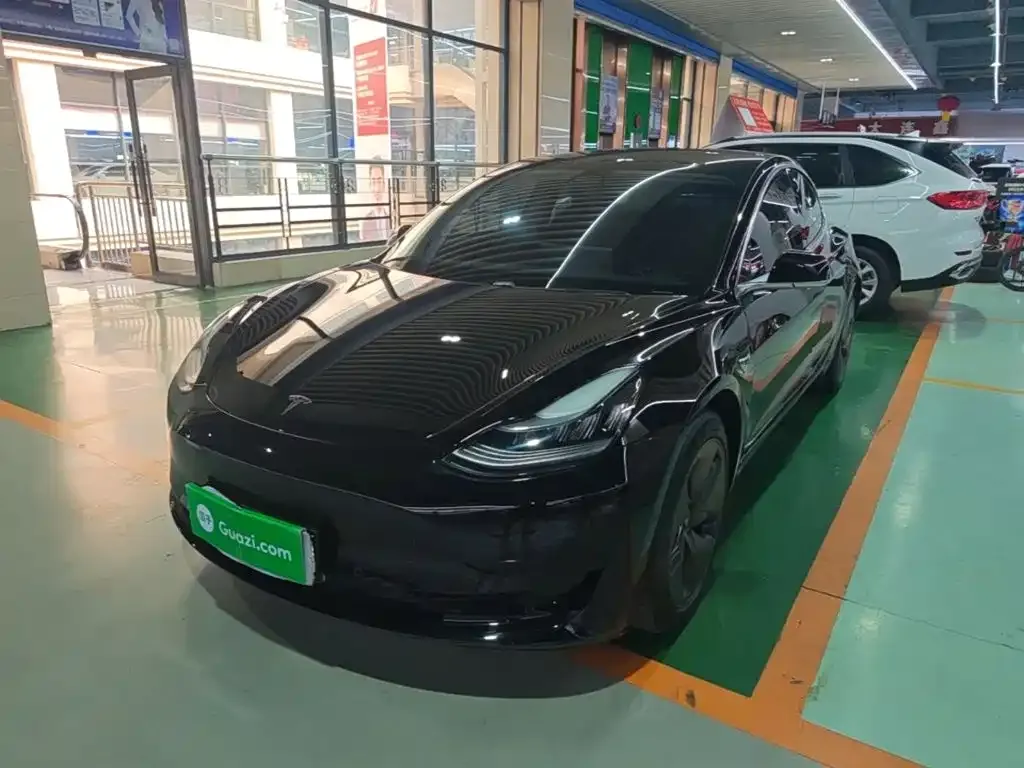 Tesla Model 3 — фото 1