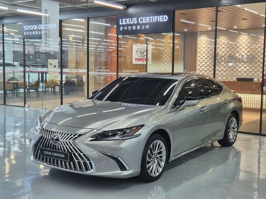 Lexus ES — фото 1