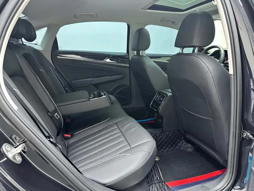 Volkswagen Passat — фото 8