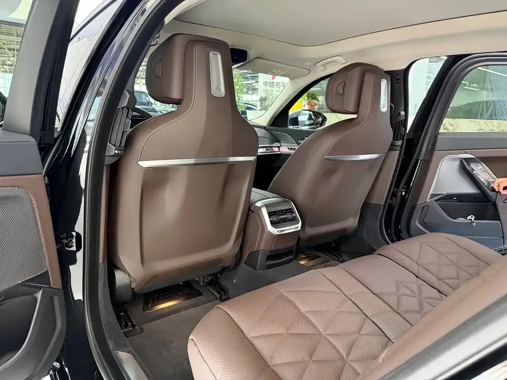 BMW i7 — фото 5