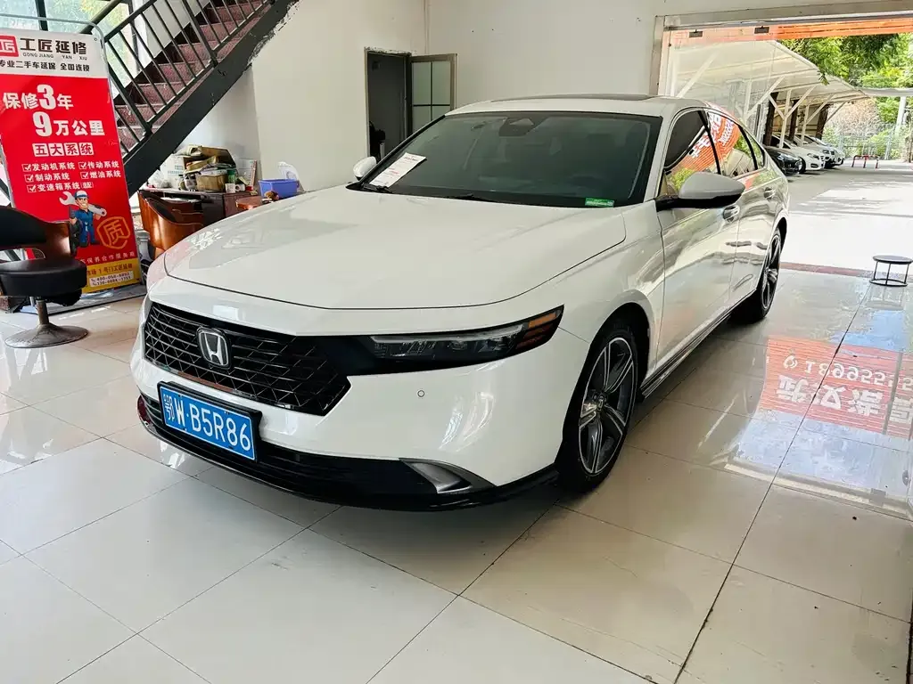 Honda Accord — фото 1