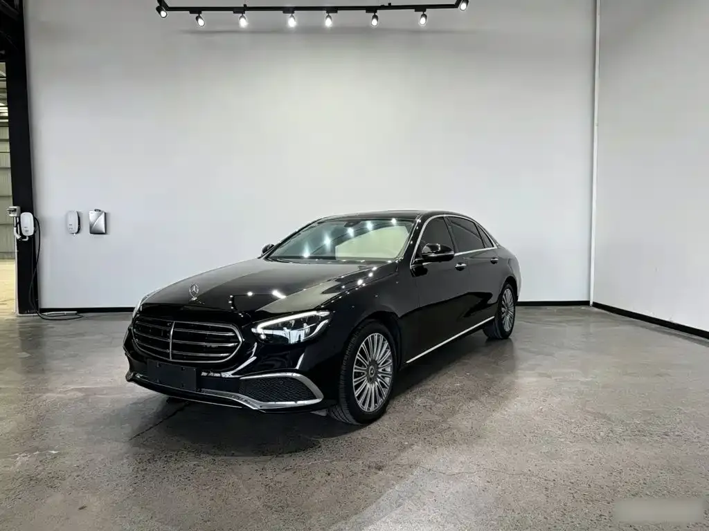 Mercedes-Benz E-Class — фото 1