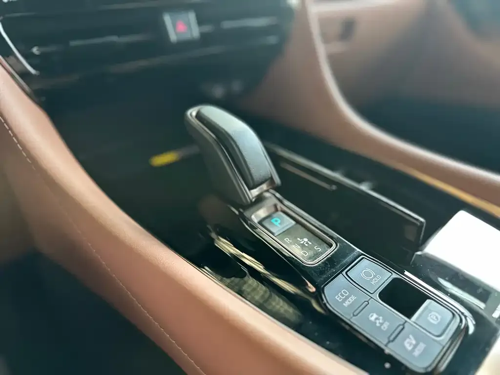 Toyota Alphard — фото 4