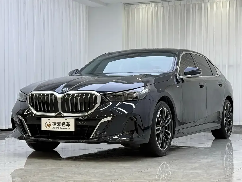 BMW 5 Series — фото 1