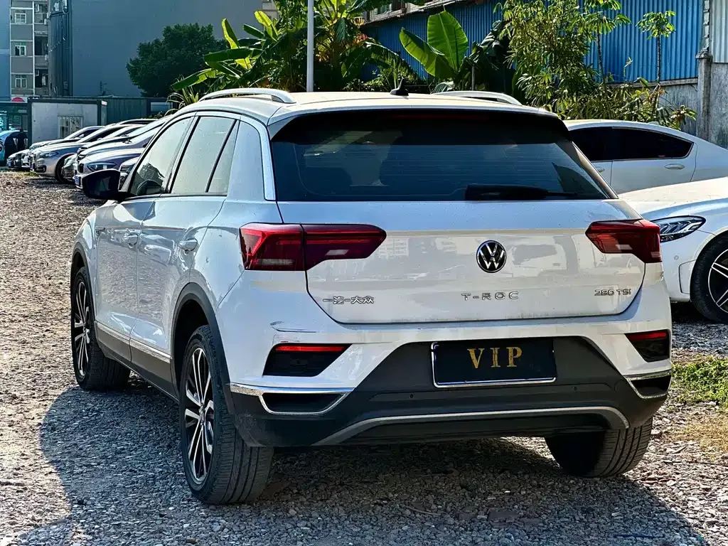 Volkswagen T-Roc — фото 8