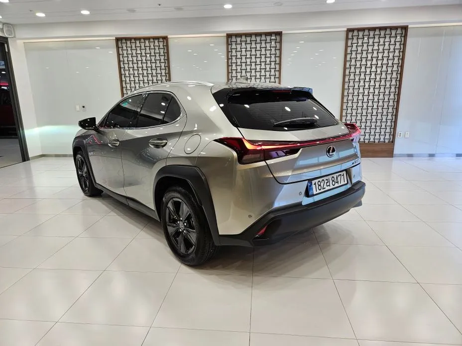 Lexus UX — фото 5