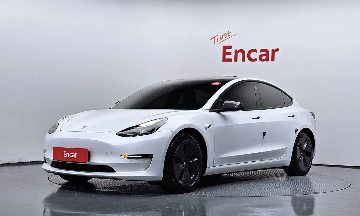 Tesla Model 3 — фото 1