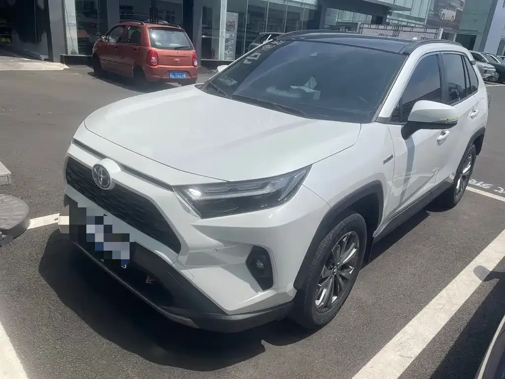 Toyota RAV4 — фото 1