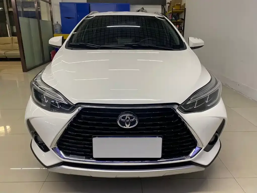 Toyota Yaris L — фото 2
