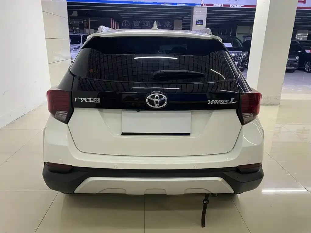 Toyota Yaris L — фото 8