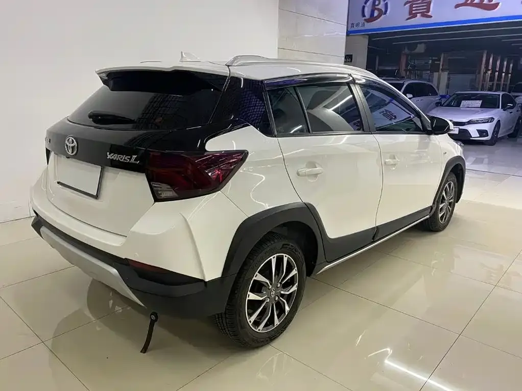 Toyota Yaris L — фото 6