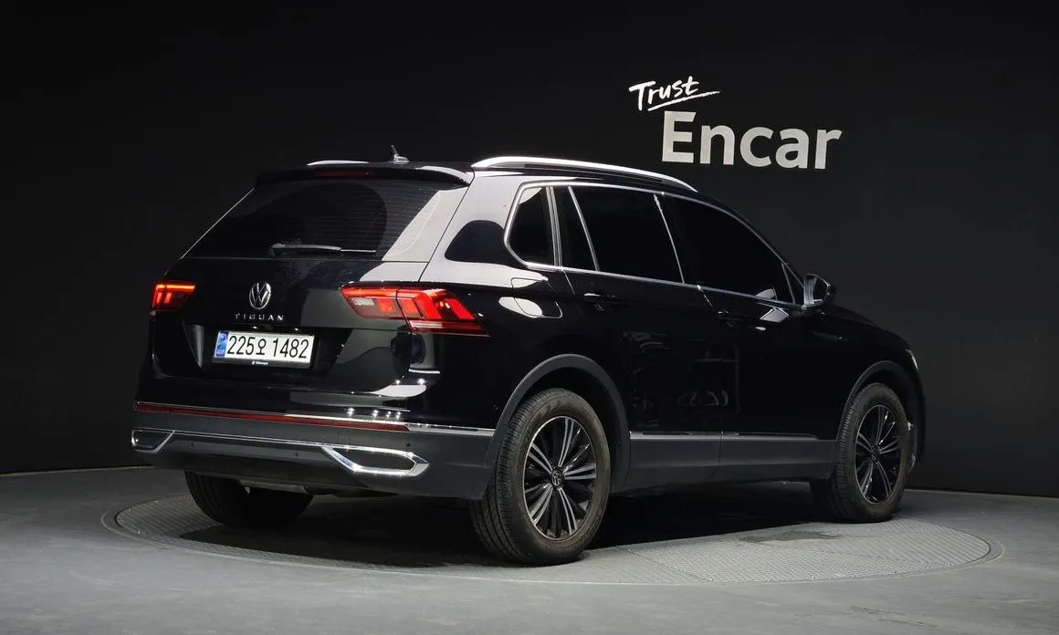 Volkswagen Tiguan — фото 7