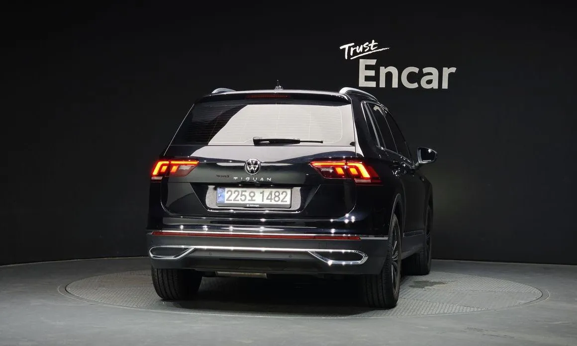 Volkswagen Tiguan — фото 8