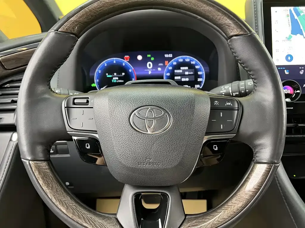 Toyota Alphard — фото 8