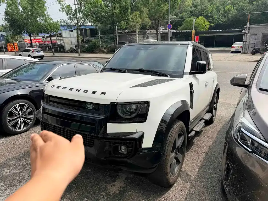 Land Rover Defender — фото 1