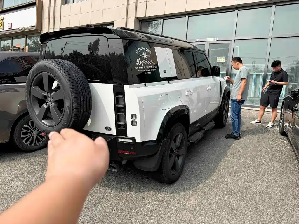 Land Rover Defender — фото 9