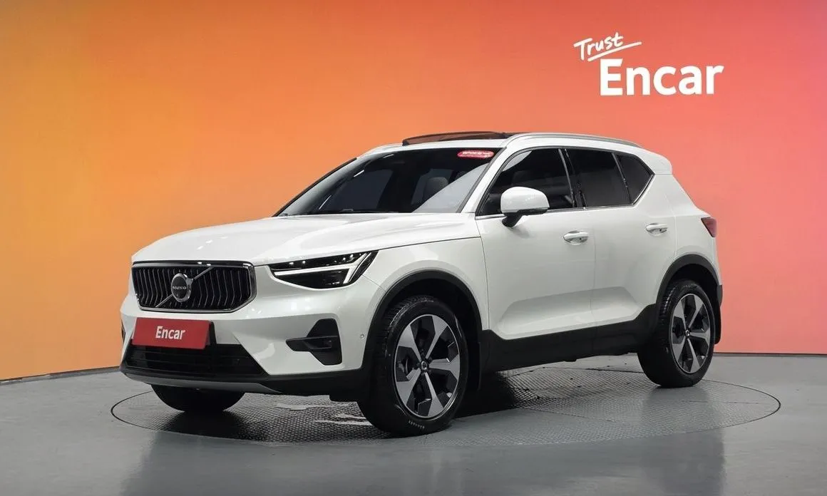Volvo XC40 — фото 1