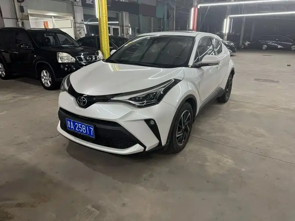 Toyota C-HR — фото 1