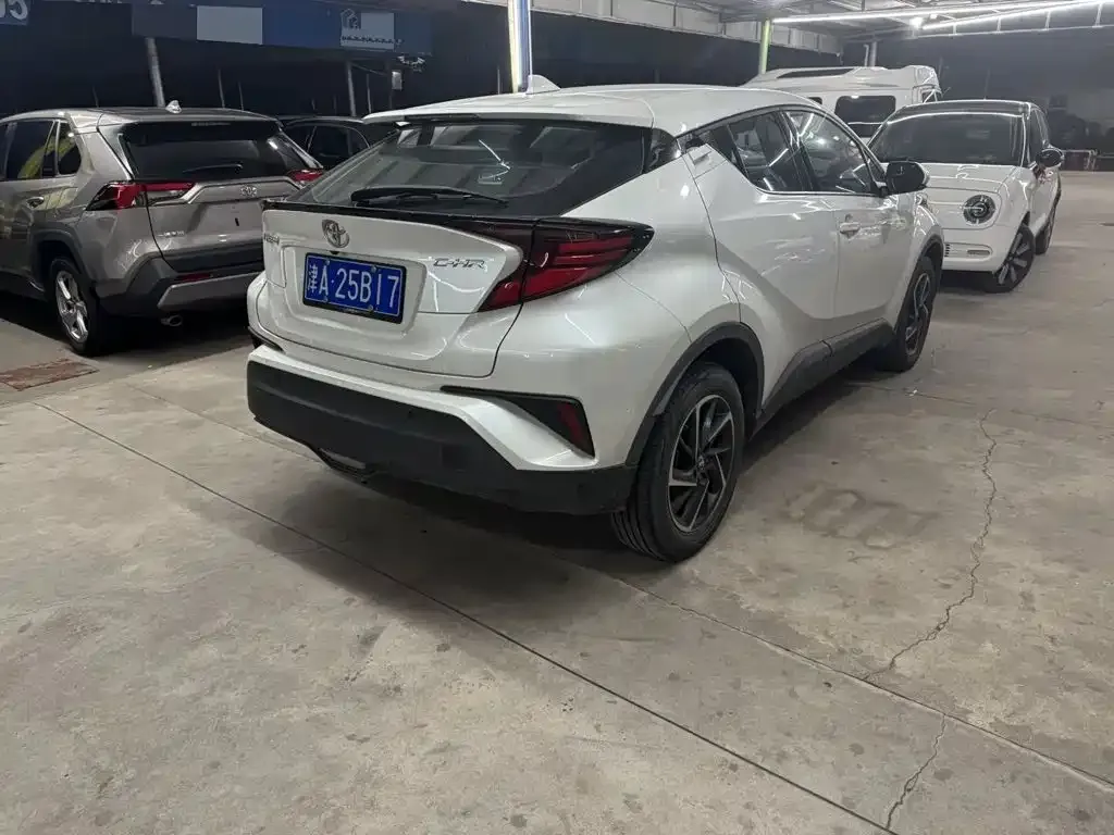 Toyota C-HR — фото 2