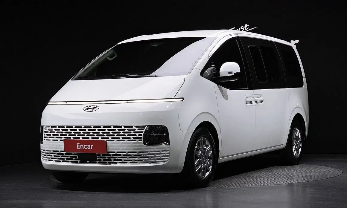 Hyundai Staria — фото 1