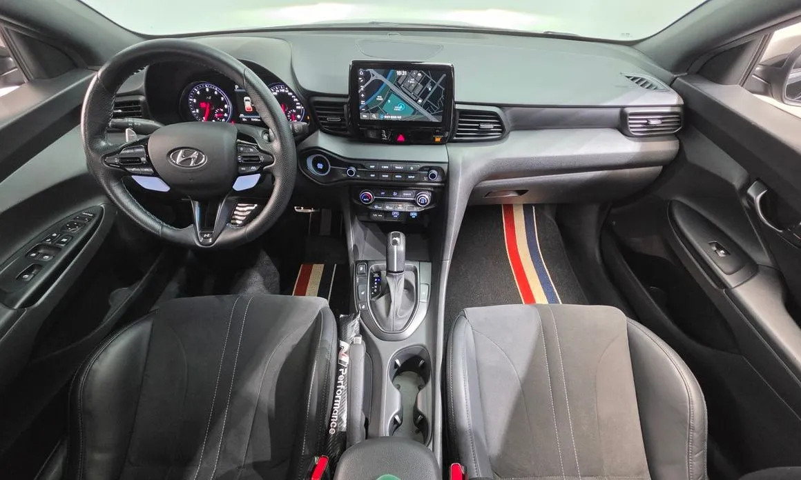 Hyundai Veloster — фото 8