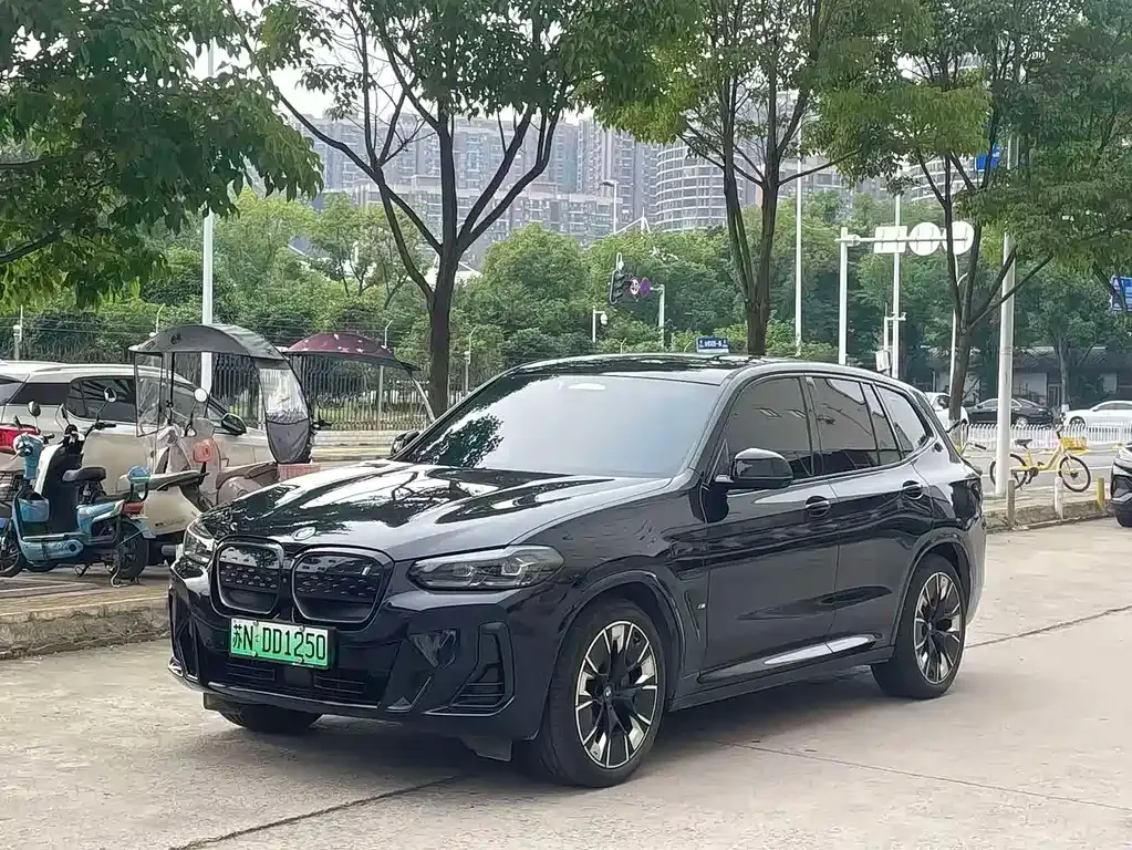 BMW iX3 — фото 1