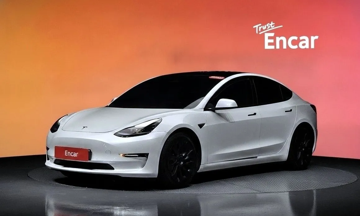 Tesla Model 3 — фото 1