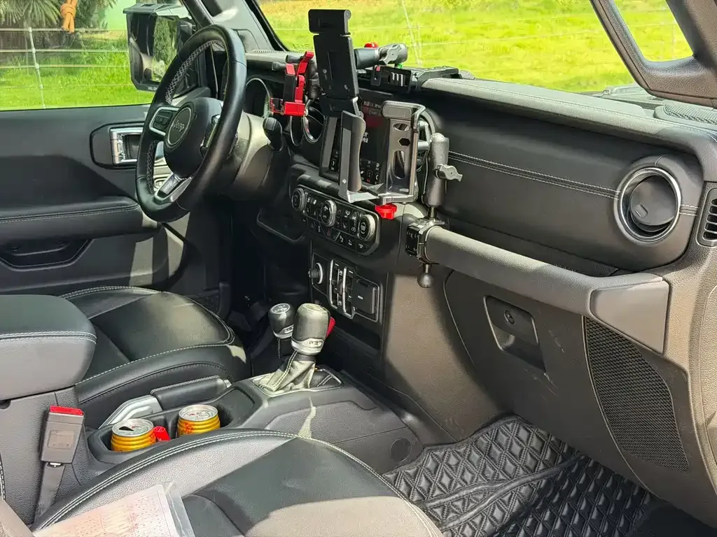 Jeep Wrangler — фото 6