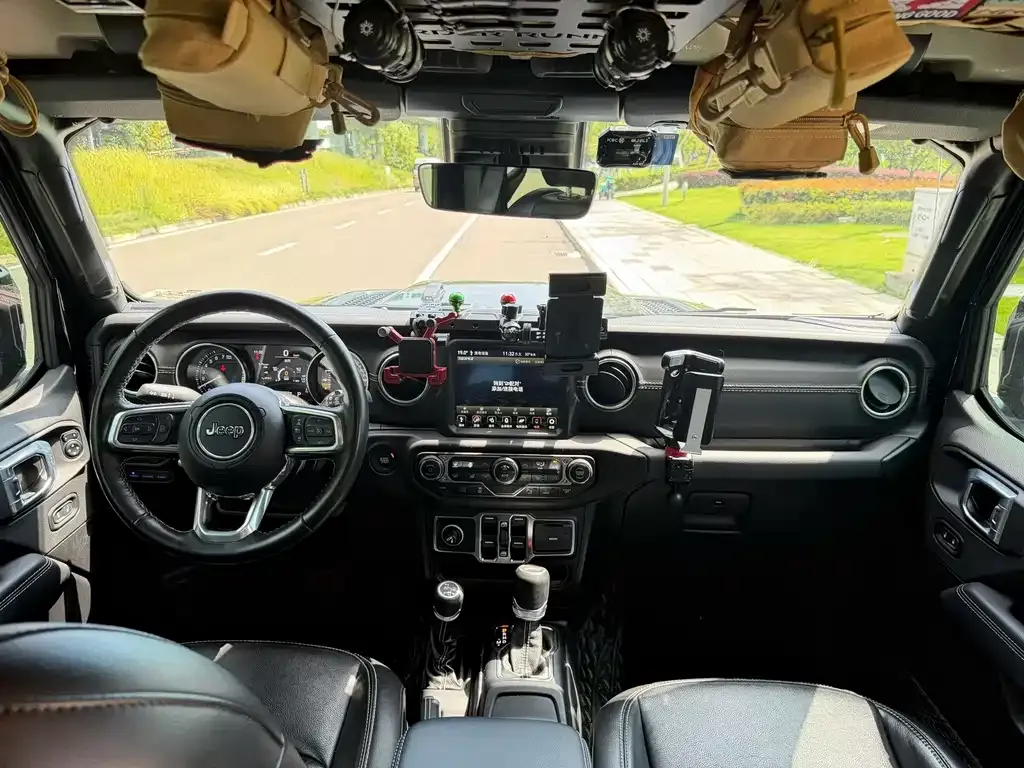 Jeep Wrangler — фото 7