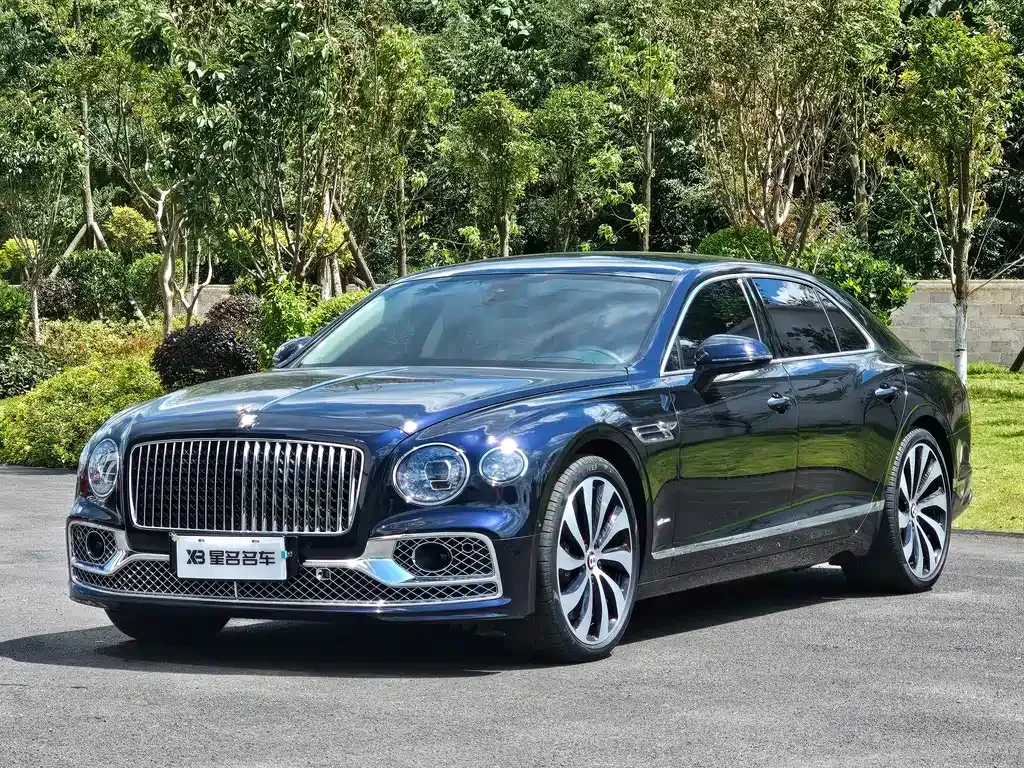 Bentley Flying Spur — фото 1