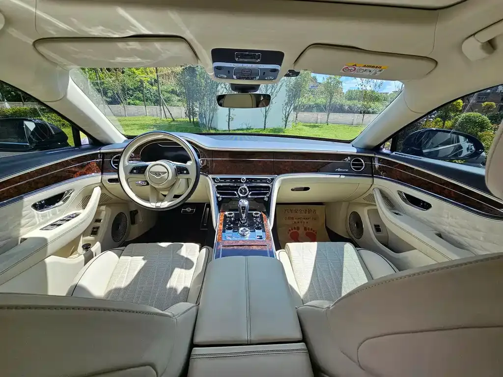 Bentley Flying Spur — фото 4