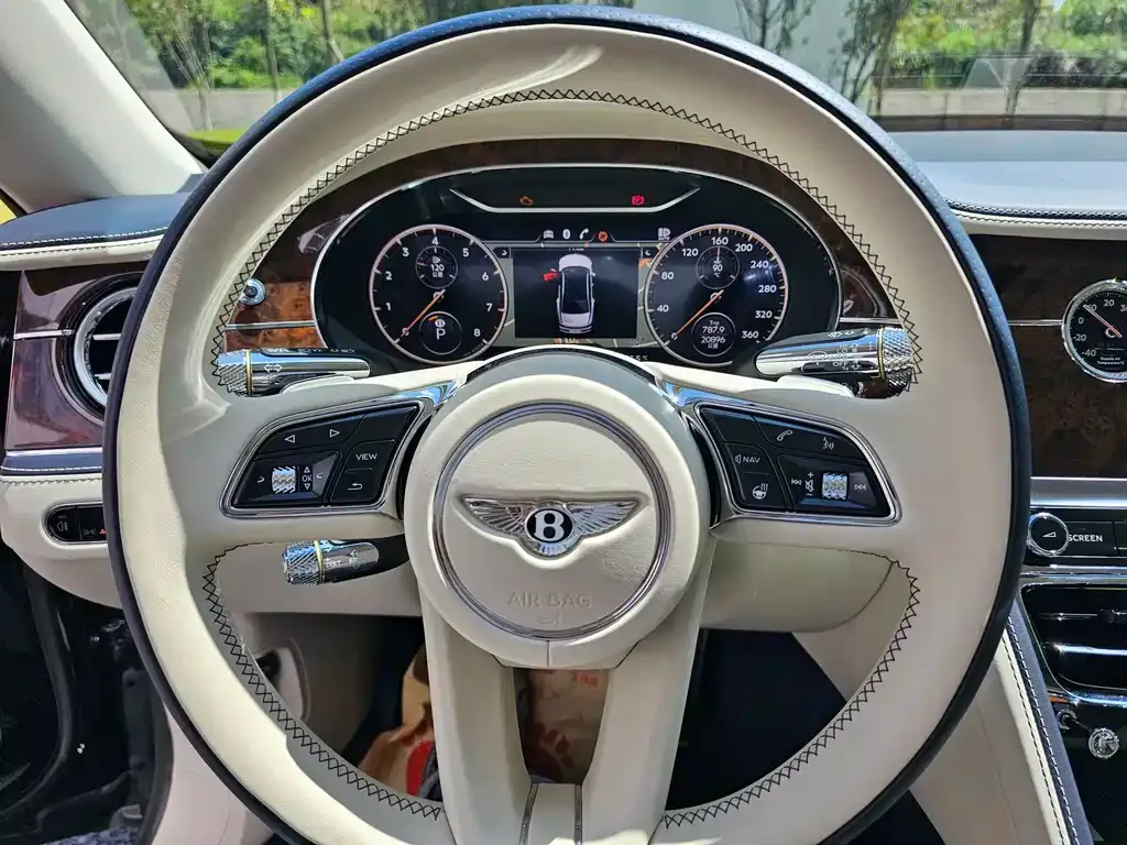 Bentley Flying Spur — фото 3