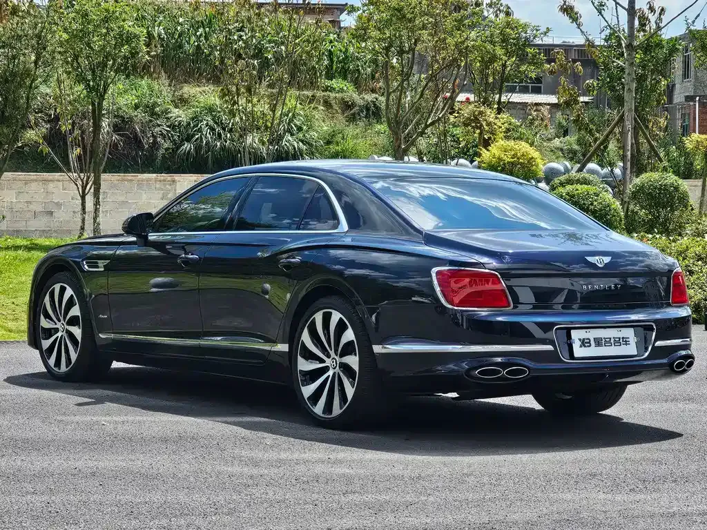 Bentley Flying Spur — фото 10