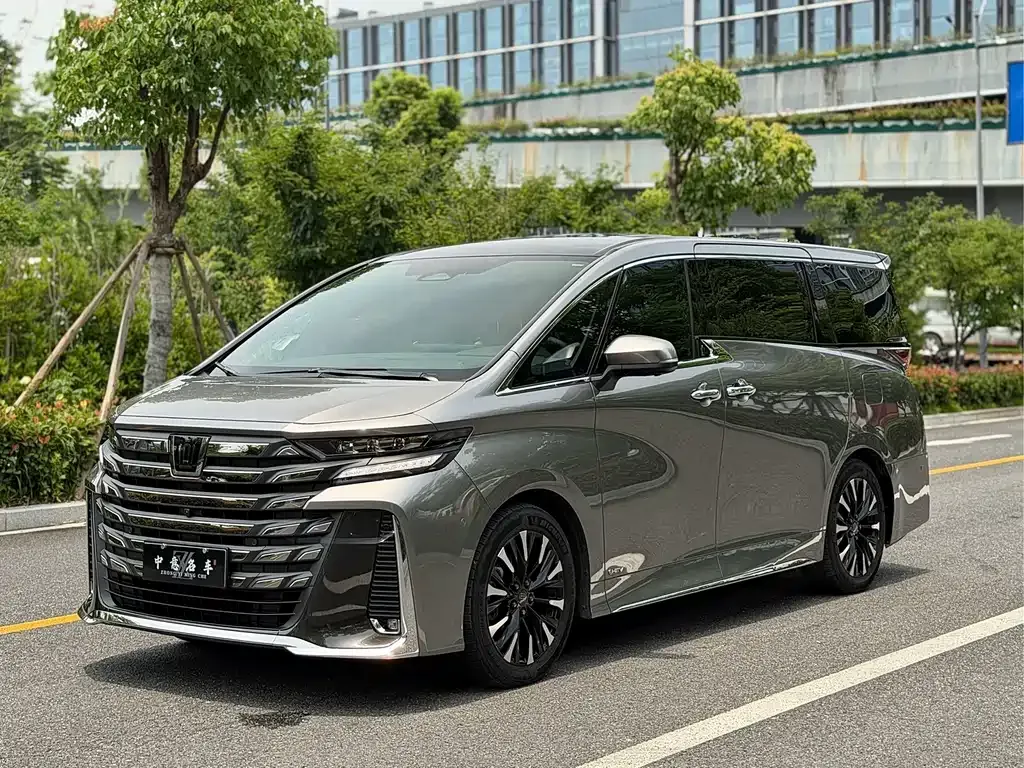 Toyota Vellfire — фото 1