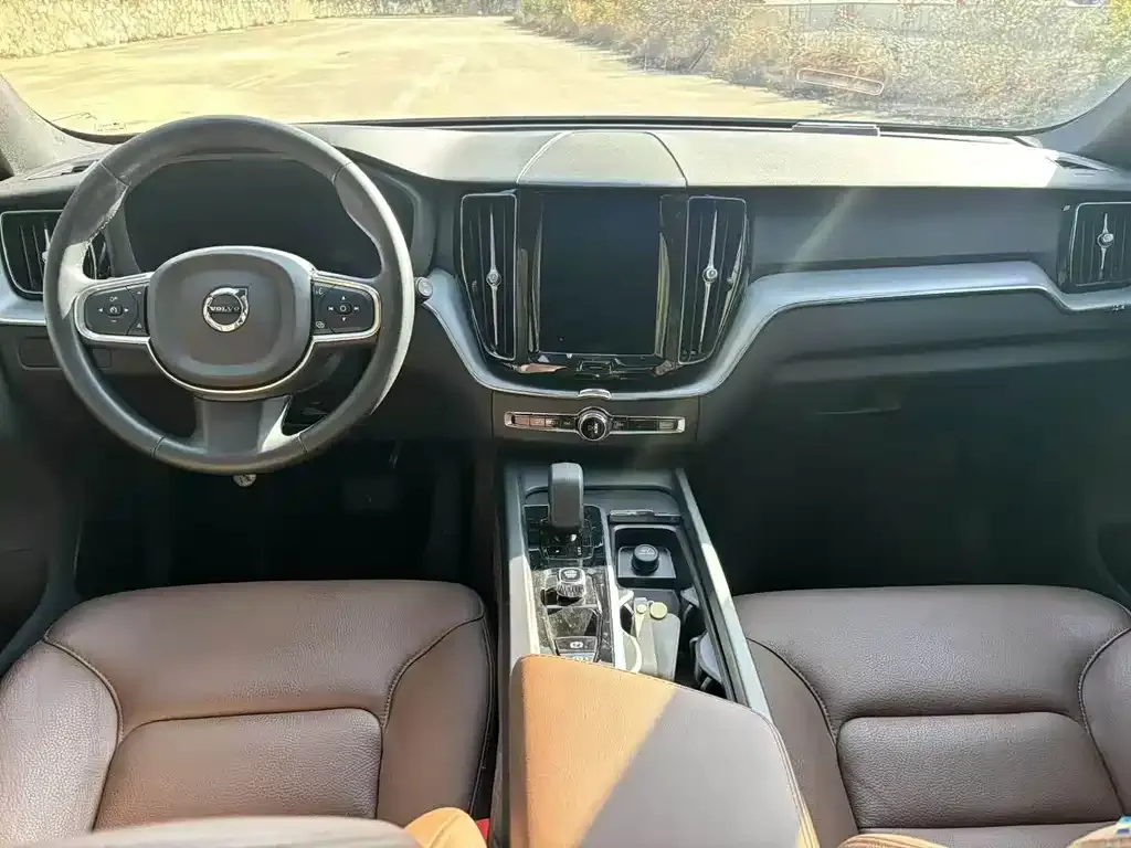 Volvo XC60 — фото 3