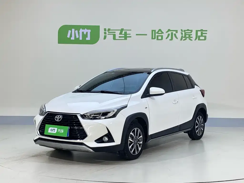 Toyota Yaris L — фото 1