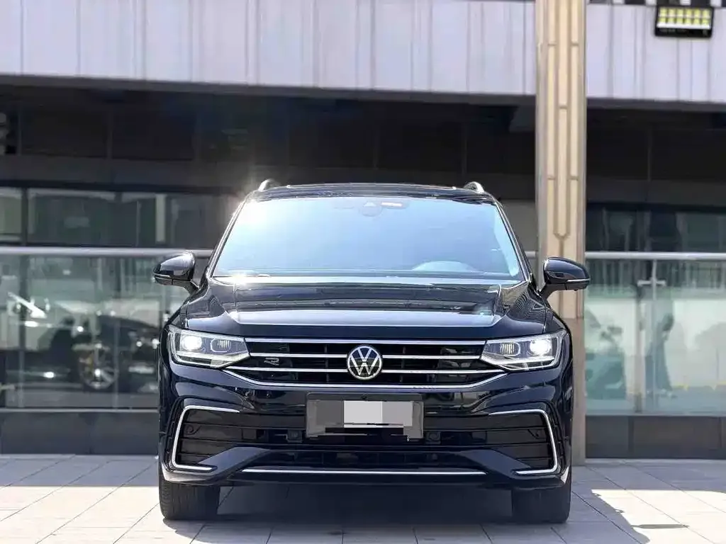 Volkswagen Tiguan L — фото 2
