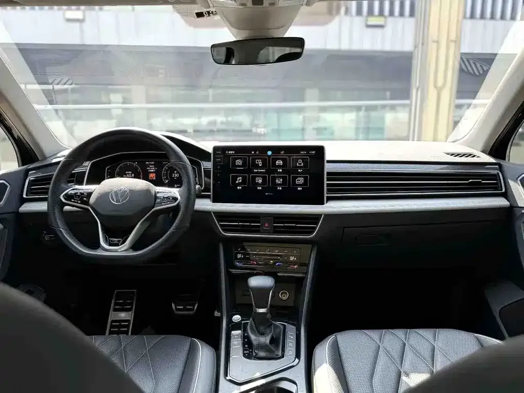 Volkswagen Tiguan L — фото 9
