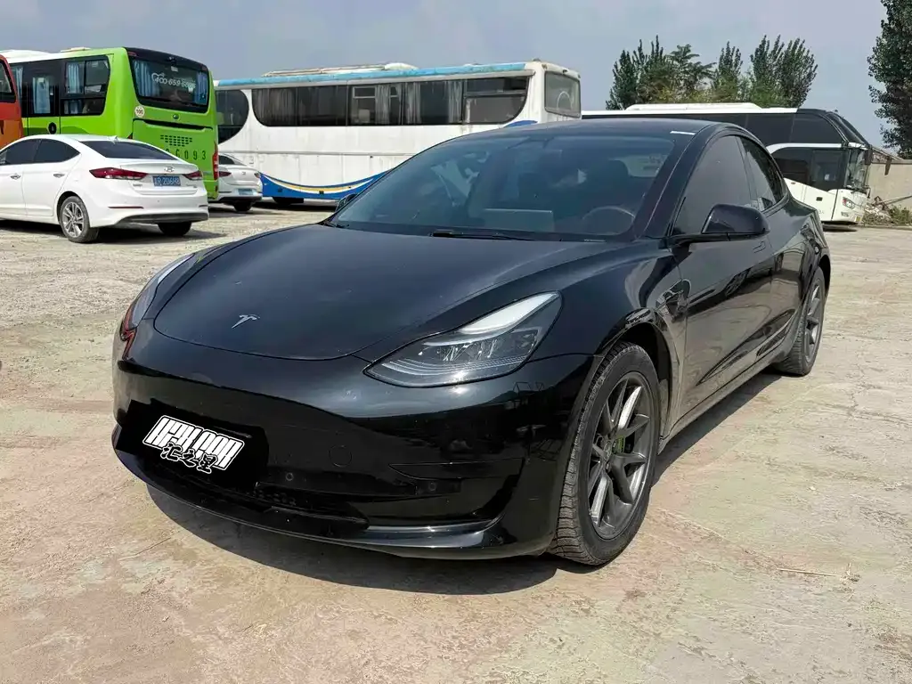 Tesla Model 3 — фото 1