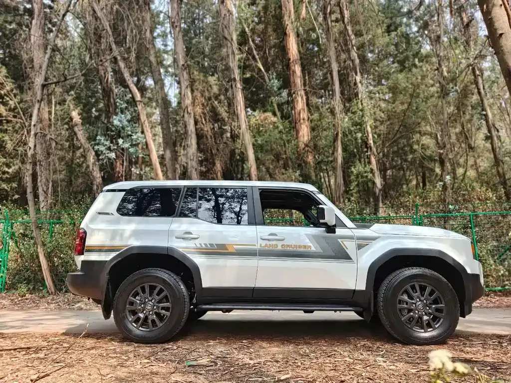 Toyota Prado — фото 4