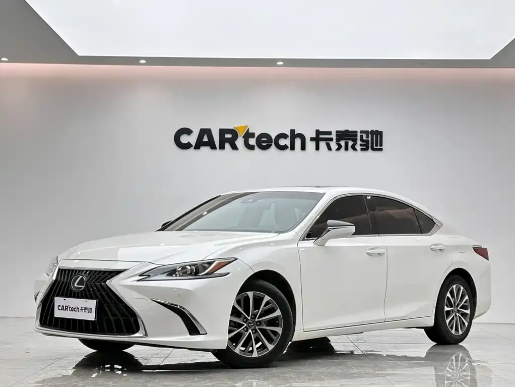 Lexus ES — фото 1