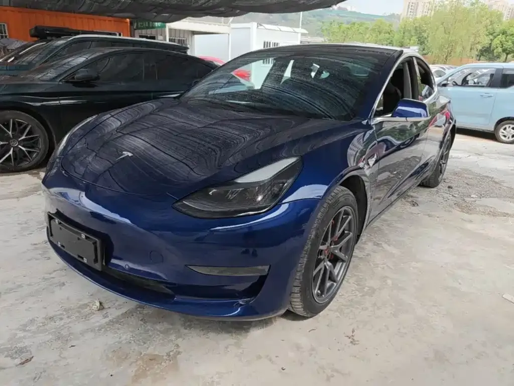 Tesla Model 3 — фото 1