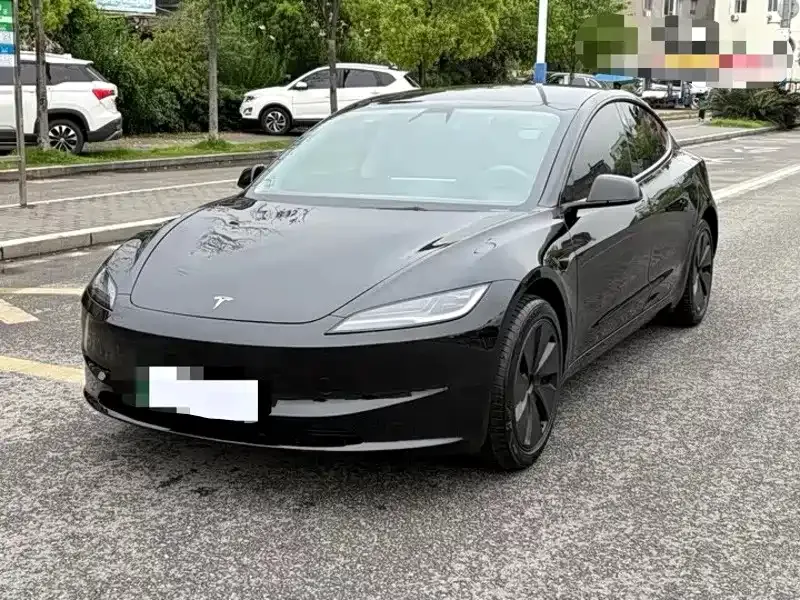 Tesla Model 3 — фото 1