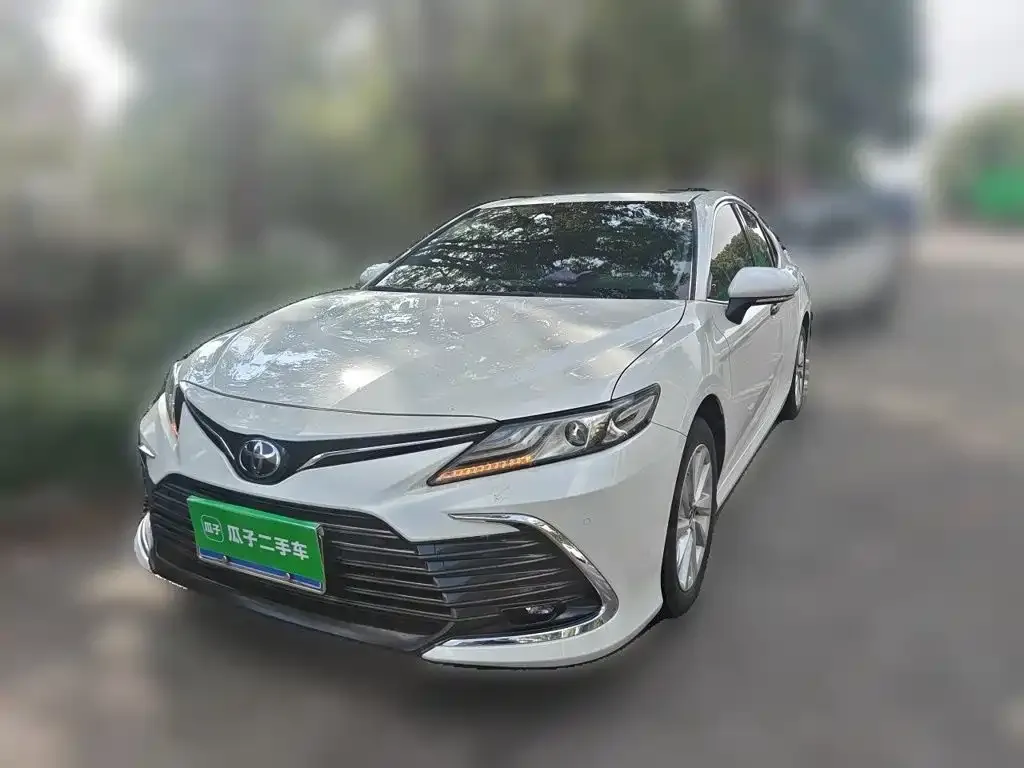 Toyota Camry — фото 1