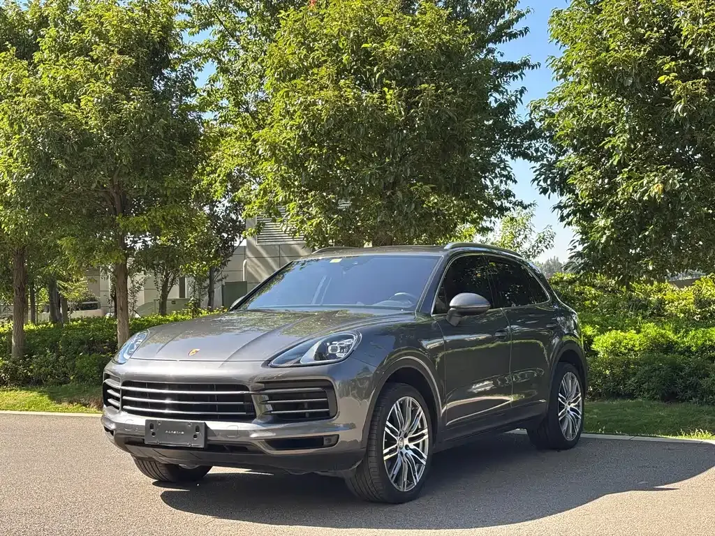Porsche Cayenne — фото 1